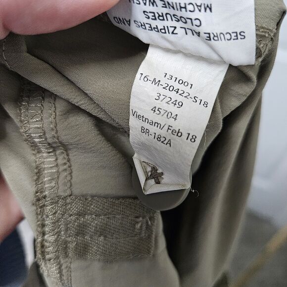 REI Co-op Relaxed Convertible Cargo Pants Mens 40x30 (38x29.5) Tan Zip Off Nylon - Picture 5 of 15